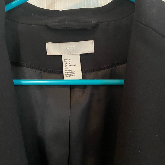 H&M black blazer, size 6 - Picture 2 of 3